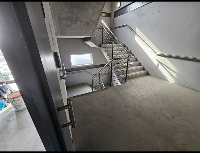 638M² OFFICE TO LET IN PAARDEN EILAND